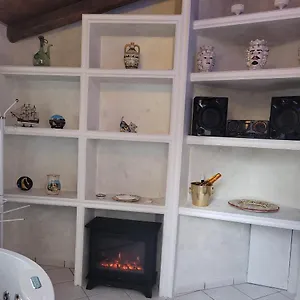 https://josephines-cottage.taorminaitalyhotels.com